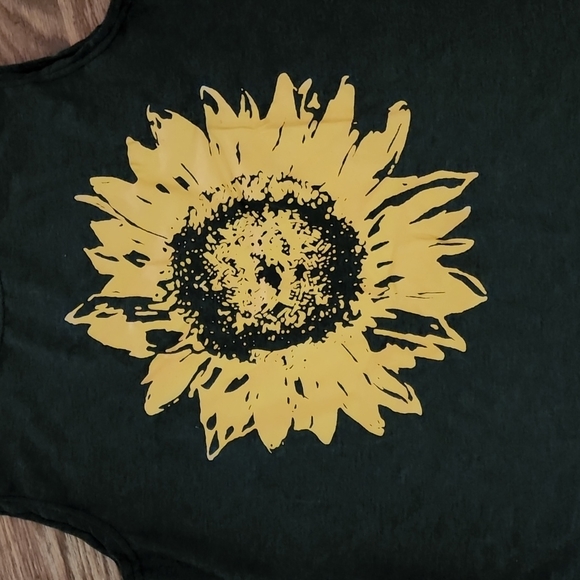 Sunflower Muscle Tee NWOT - Picture 2 of 2